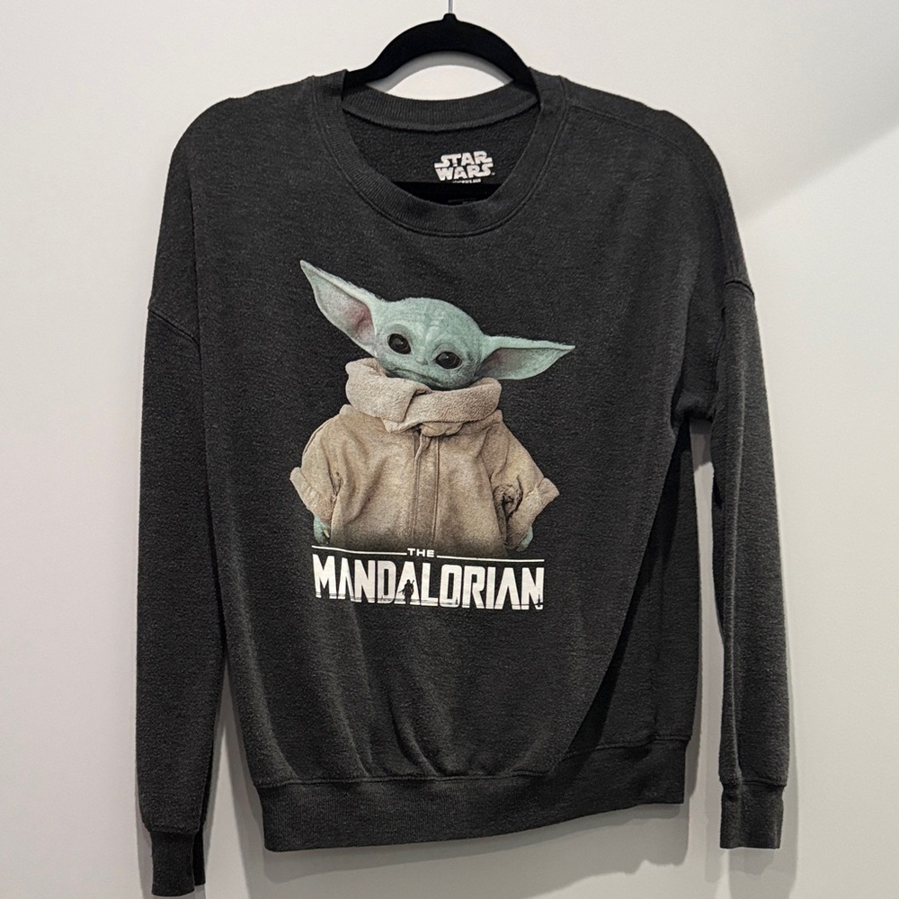 Star Wars The Mandalorian & Grogu “Baby Yoda” Graphic Crewneck Sweatshirt